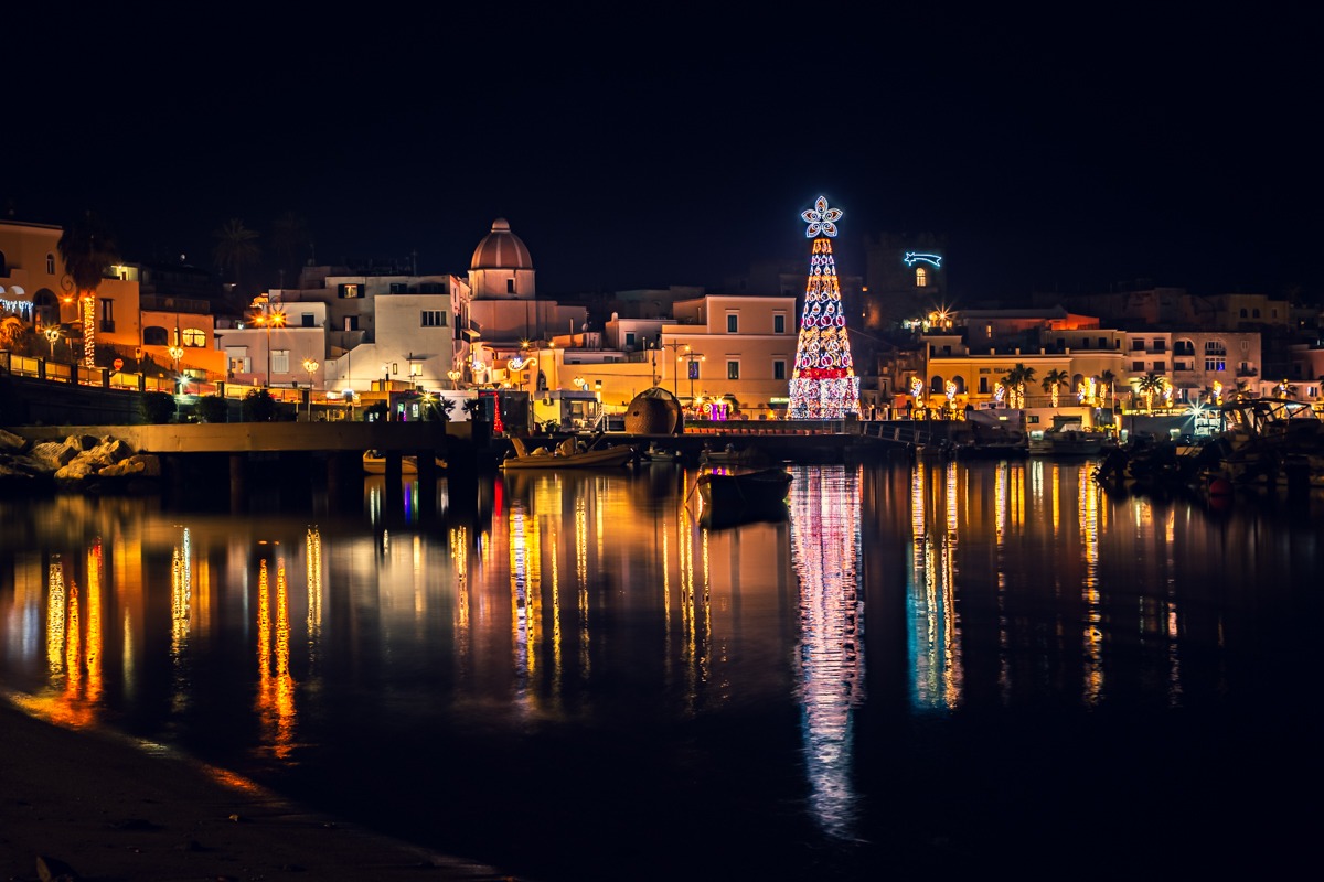 Ferryhopper Ischia a Natale