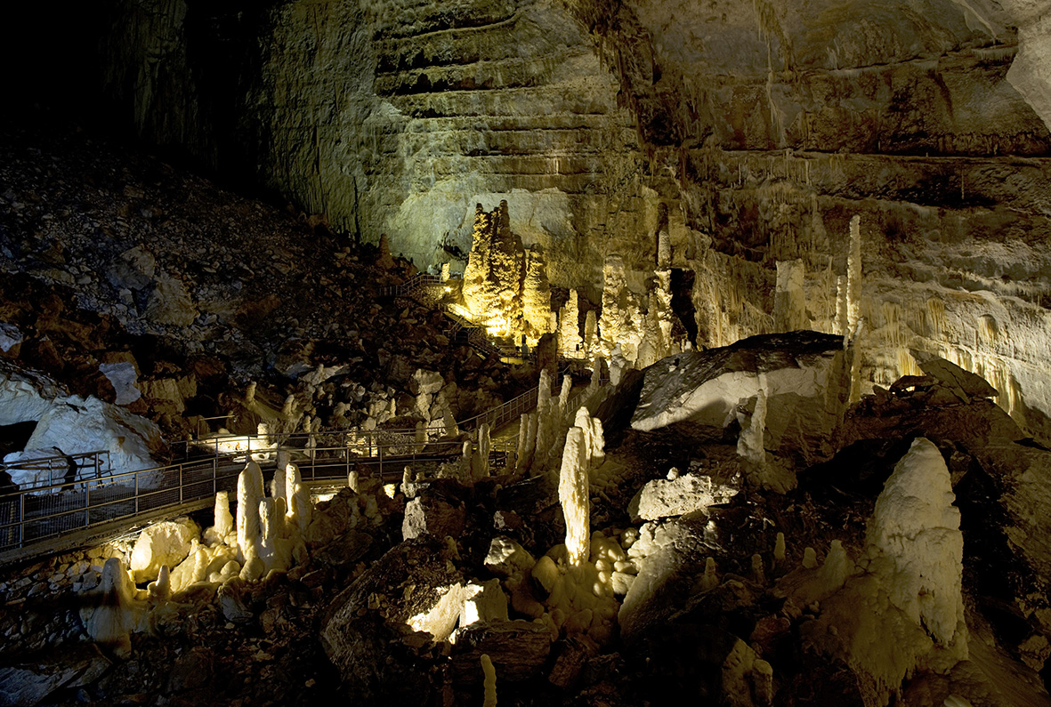 Grotta Grande del vento frasassi caves