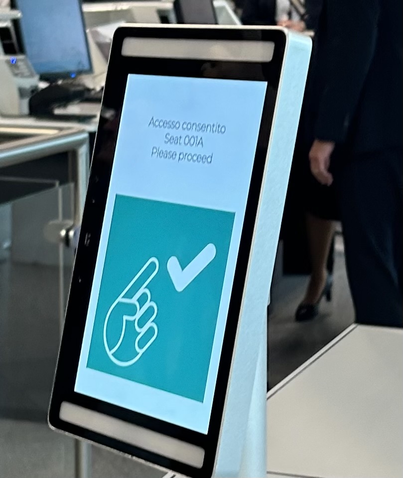 Milano Linate faceboarding
