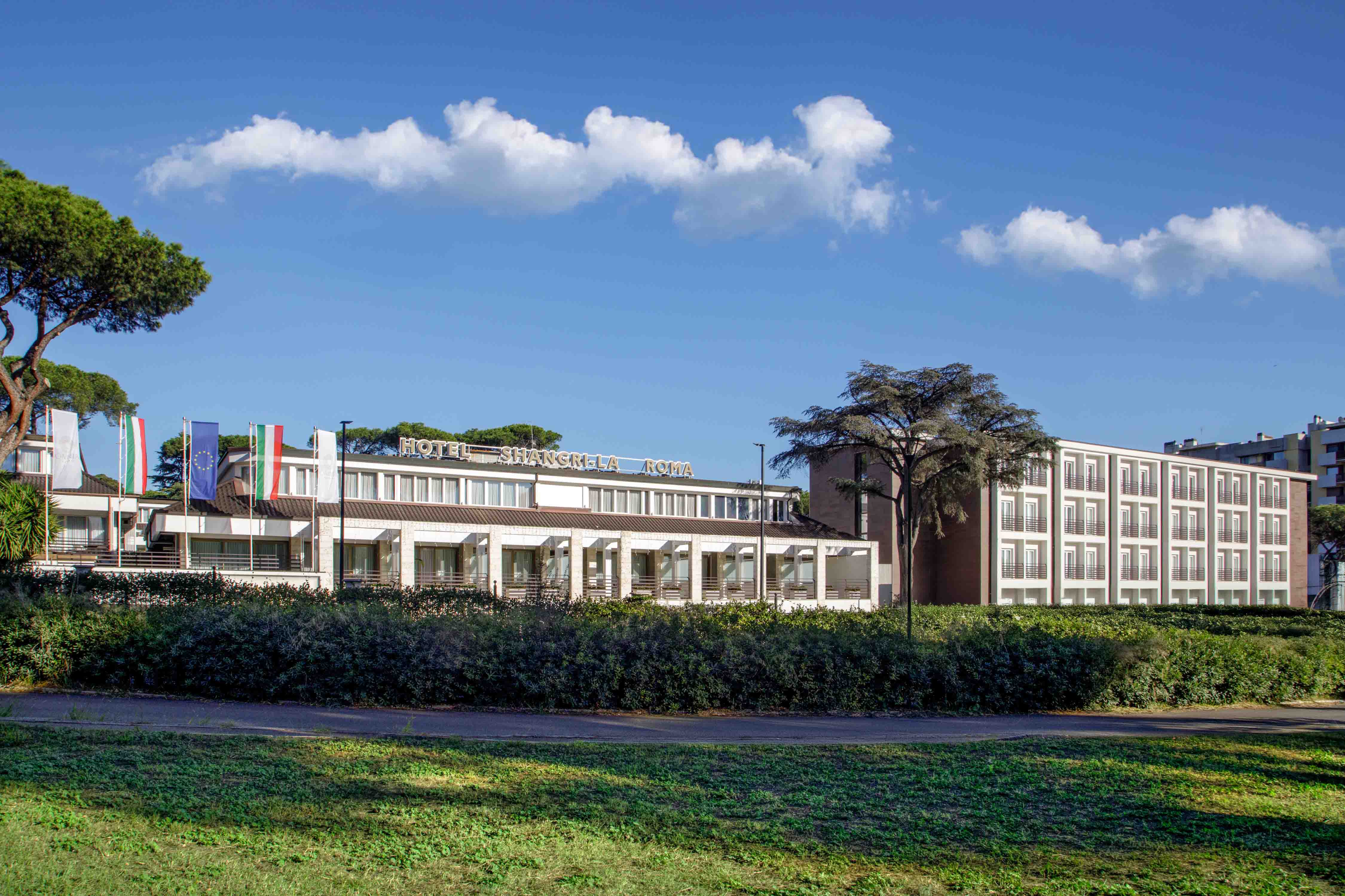 Shangri La esterni