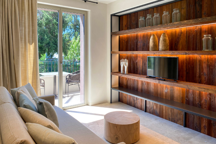 Laqua-by-the-lake-room