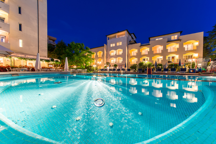 Ricci-Hotels-pool