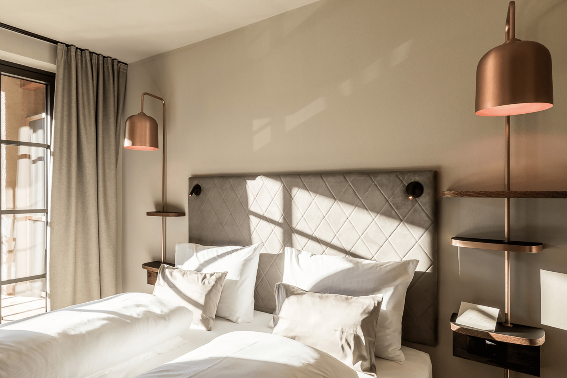 Seehof-Nature-Retreat---Living-Juniorsuite-evening-sun