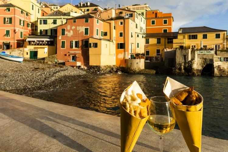 miniGenova-cartoccio-di-fritto-a-Boccadasse---Foto-Matteo-Carassale-6