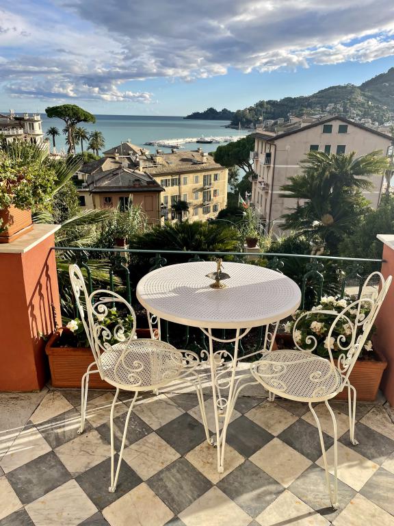miniVilla-Gelsomino---A-Table-with-a-view