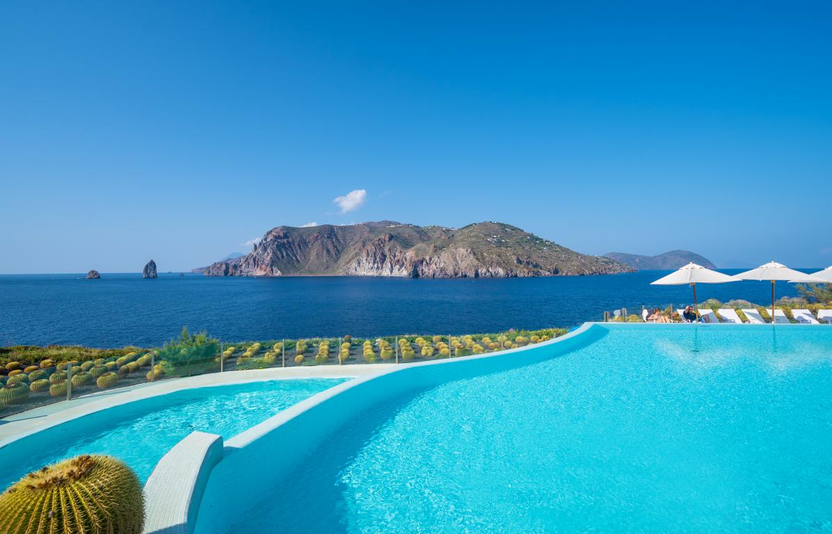miniTherasia-Resort-SeaSpa---infinity-pool
