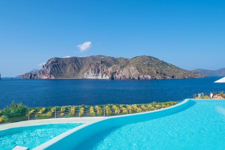 miniTherasia-Resort-SeaSpa---infinity-pool