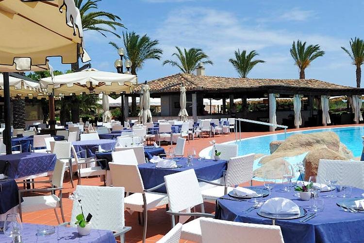Almar-Timi-Ama-Resort-Spa---Gallery---Restaurant-pool