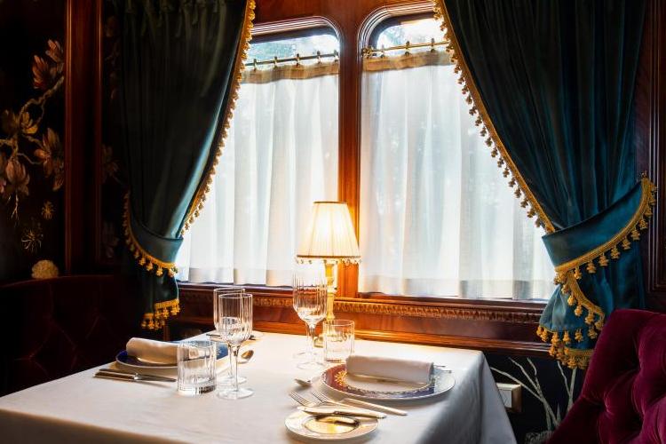 miniPalazzodiVarignanaTrenoReale-CarrozzaRistorante01