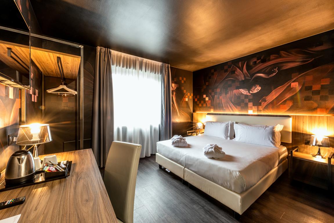 mini0304-Muraless-Art-Hotel-2