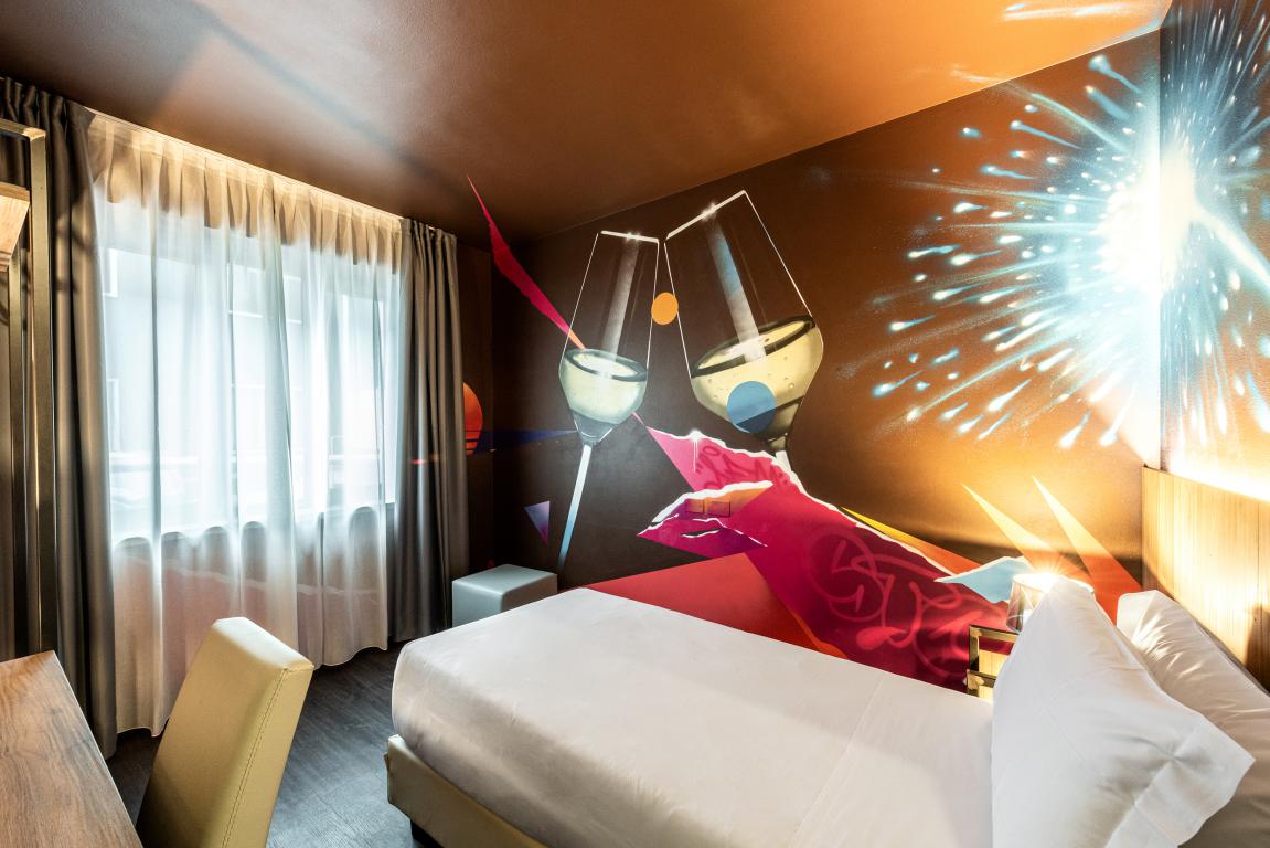 mini0304-Muraless-Art-Hotel-3