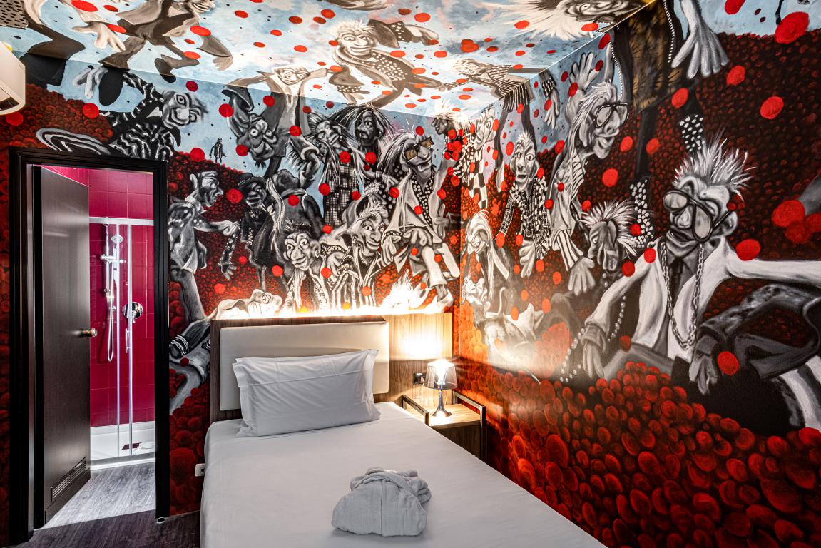 mini0304-Muraless-Art-Hotel-4
