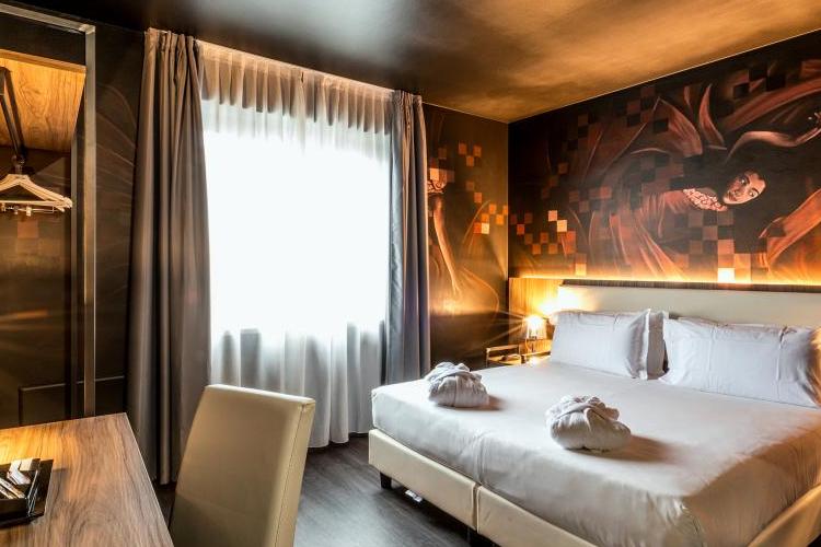 mini0304-Muraless-Art-Hotel-2