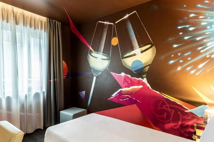 mini0304-Muraless-Art-Hotel-3
