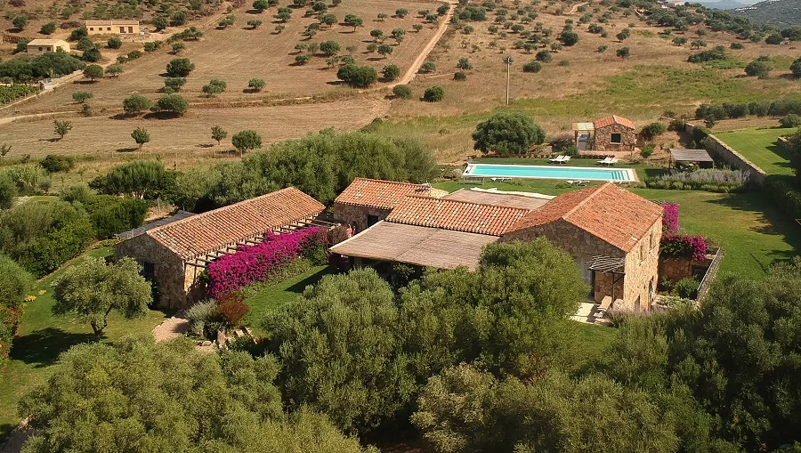 hotel-albero-capovolto-golfo-aranci-sardegna-location