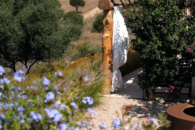 hotel-albero-capovolto-golfo-aranci-sardegna-giardini-20