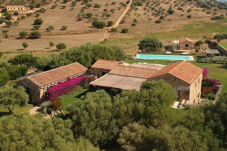hotel-albero-capovolto-golfo-aranci-sardegna-location