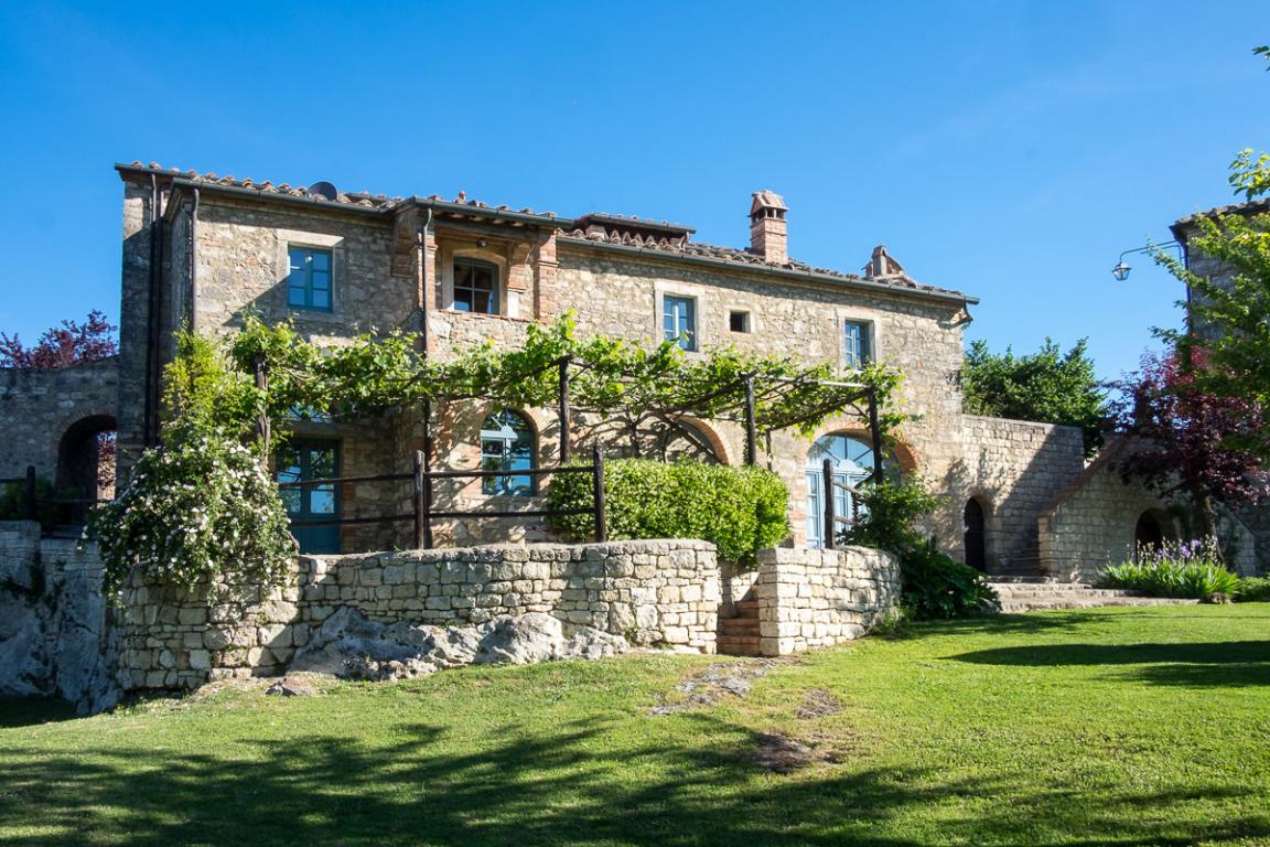 miniExterior-View-Il-Pozzo-2