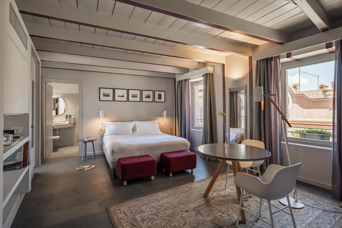 miniUVE-Rooms--Wine-Bar---De-Luxe-Room-NEBBIOLO