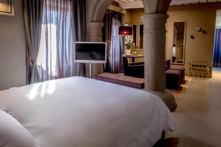 miniUVE-Rooms--Wine-Bar---Suite-BAROLO