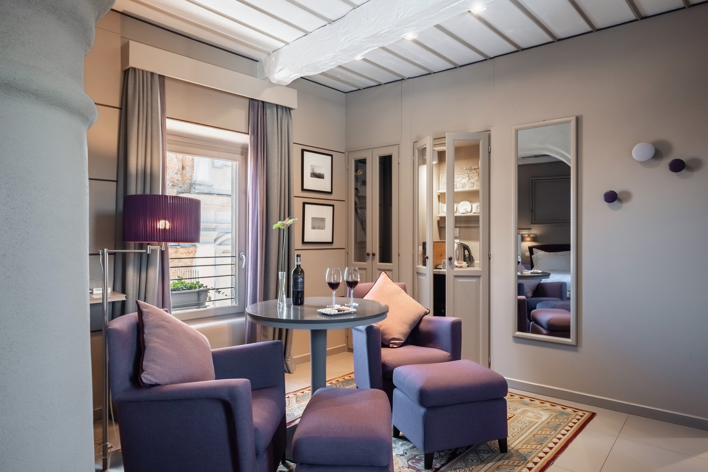UVE-Rooms--Wine-Bar---Suite-BAROLO-salotto