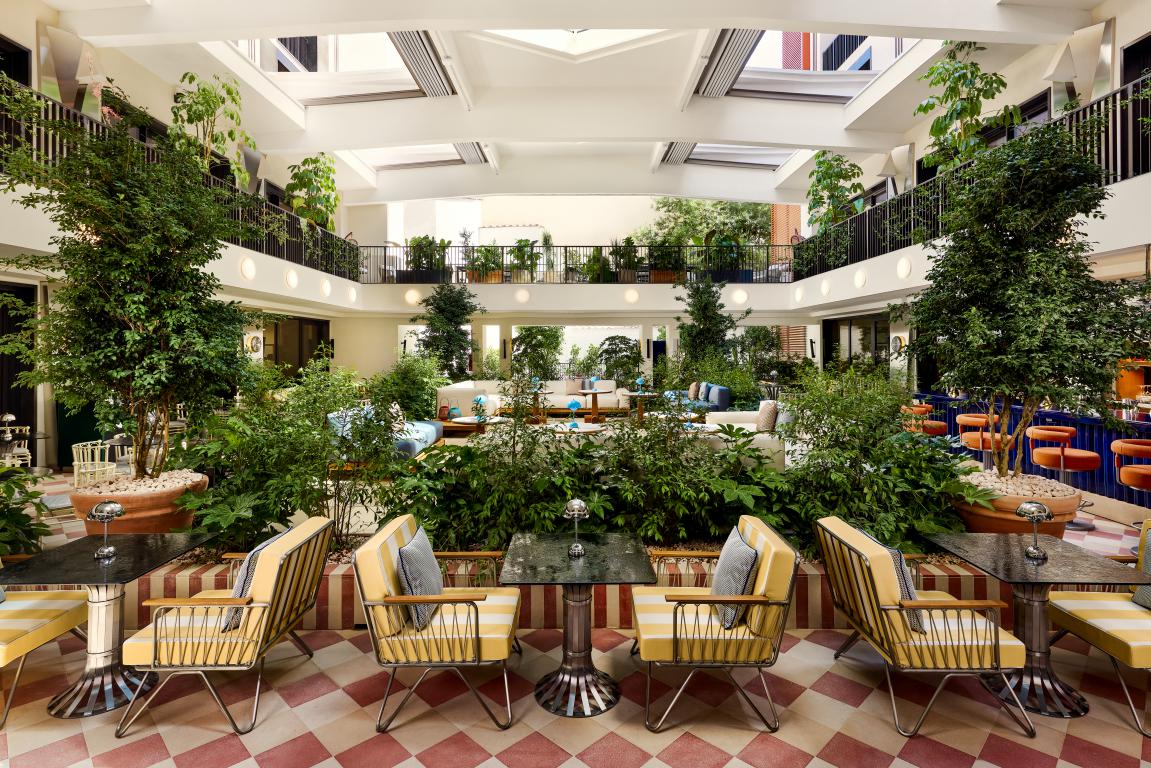 miniW-FlorenceW-Lounge-Courtyard