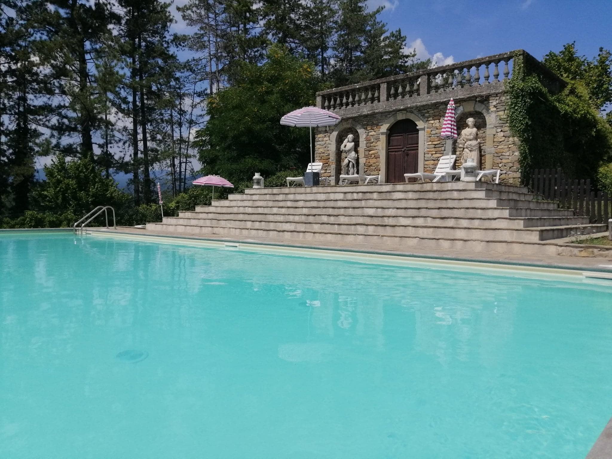 piscina-marchesa-castello-compiano