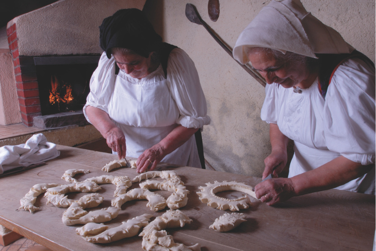 Preparazione-de-Su-paneMeanaSardoArchivio-ASPENBrotzu