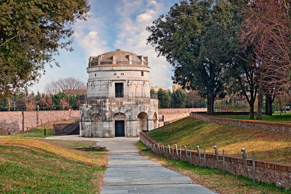 miniRavenna569639488Shutterstock---Standard-e-anche-CommercialeShutterstock