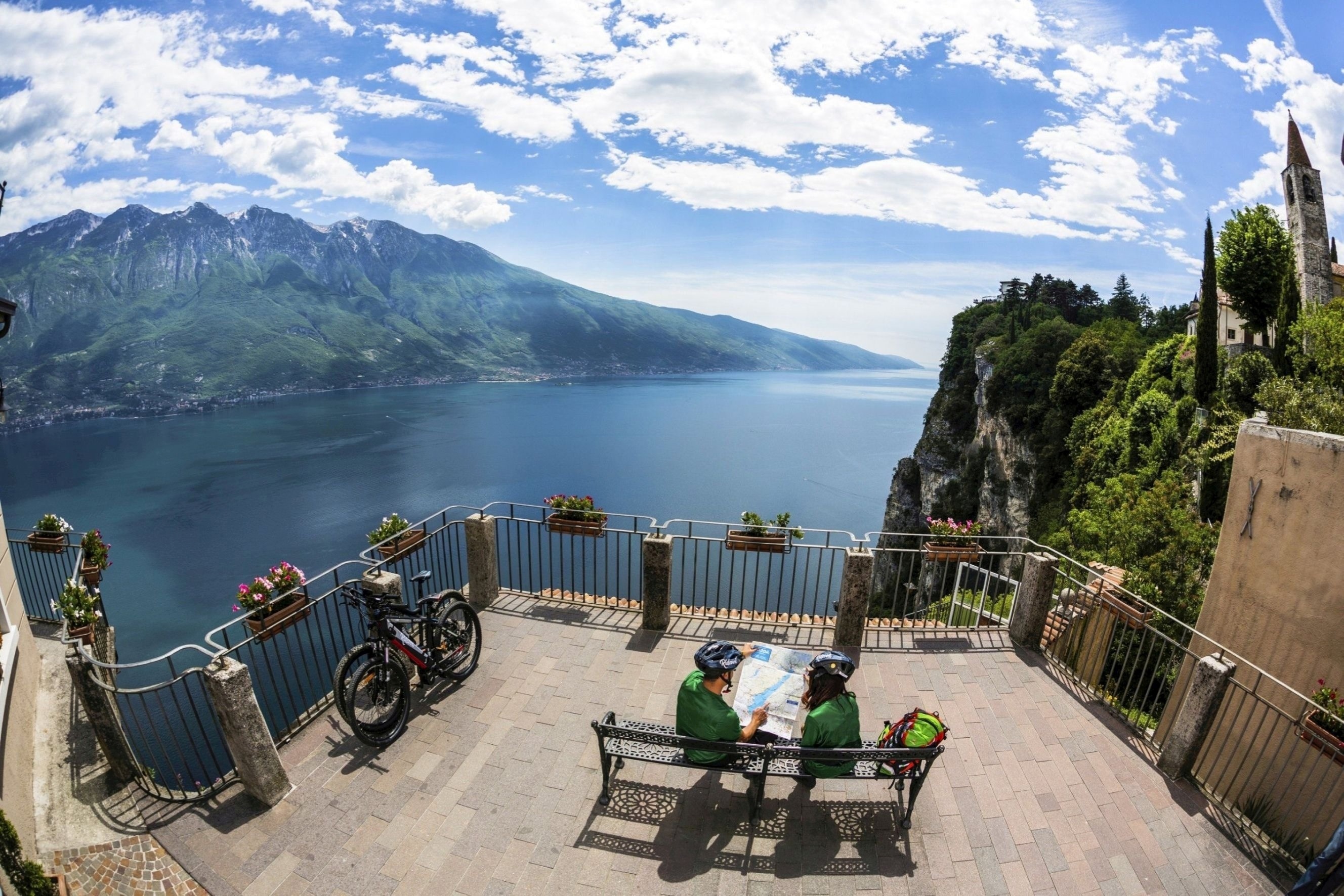 Lake Garda ph credits: Gardalombardia.com