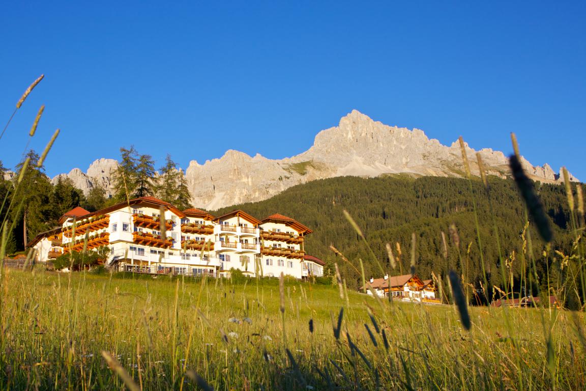 mini 2 Hotelansicht Sommer