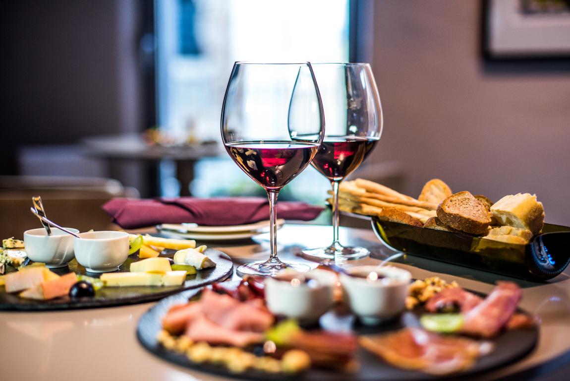 mini UVE Rooms Wine Bar Food Wine experience