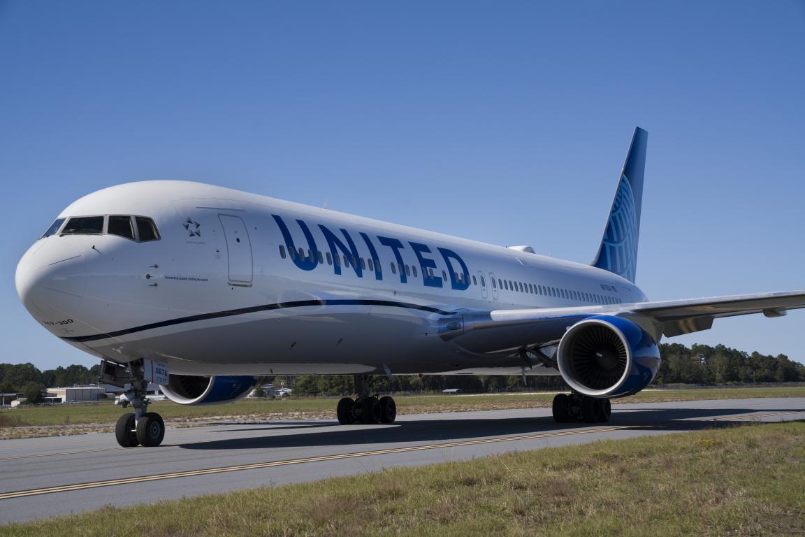 mini United Airlines B767 300ER 1