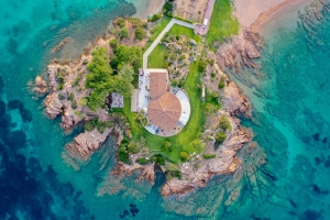 Baia Holiday: April reopening and a new entry in Puglia