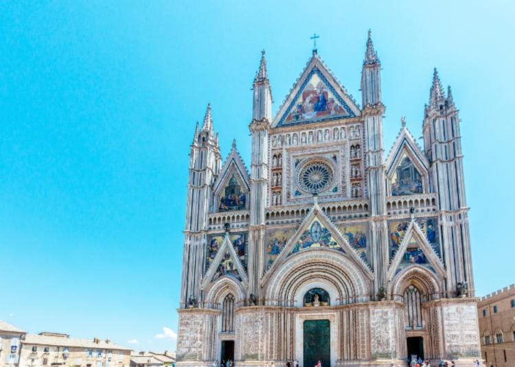 Orvieto. Umbria’s “high and strange” Etruscan hill city 