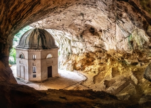 Le Grotte di Frasassi.  Spectacular subterranean caves in the heart of the Marche 