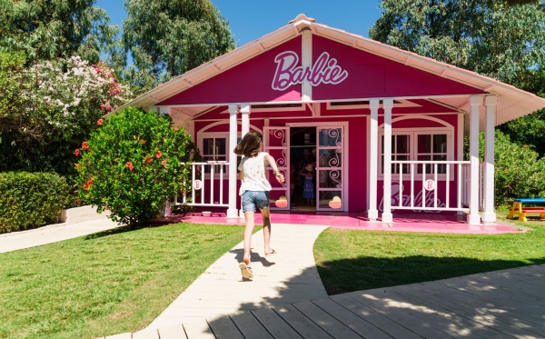Think Pink with these dream holiday sscapes