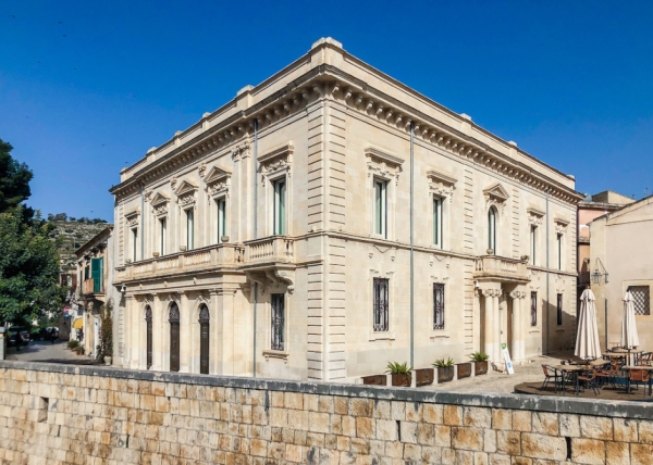 Celebrate New Year's Eve in style in a scattered hotel in Scicli