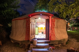 Trame d'Italia. Sleeping in yurts in the Parma area