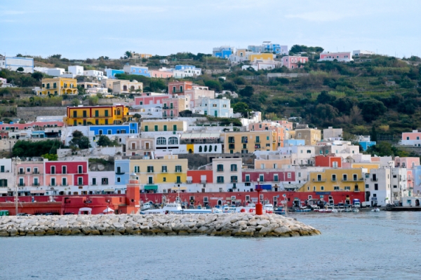 Ponza: the authentic Mediterranean looking to the future