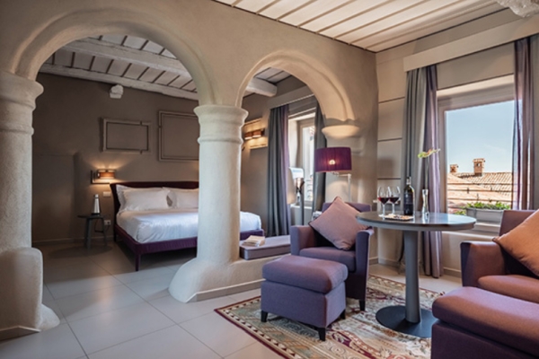 Chic weddings in the UVE Rooms &amp; Wine Bar vineyards in La Morra