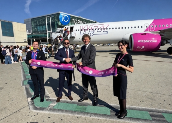 Ribbon-cutting ceremony for Wizz Air's 7th base at Turin Airport
