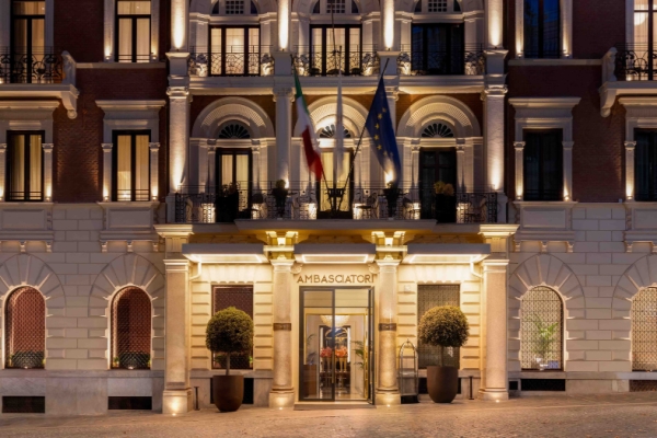 InterContinental Rome Ambasciatori Palace: Vespa tour &amp; drink 