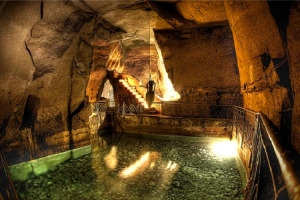 Underground Naples. 2400 fascinating years of history