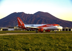 easyJet’s eighth aircraft based in Naples and three new routes