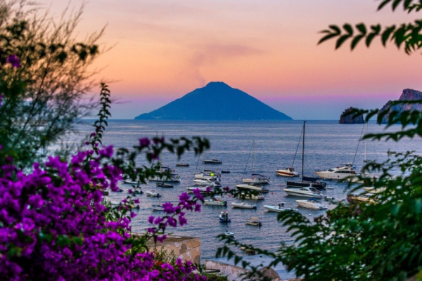 Italy’s most spectacular treks on islands reached with Ferryscanner