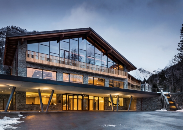 Double new entry for the R Collection group in La Thuile and Courmayeur
