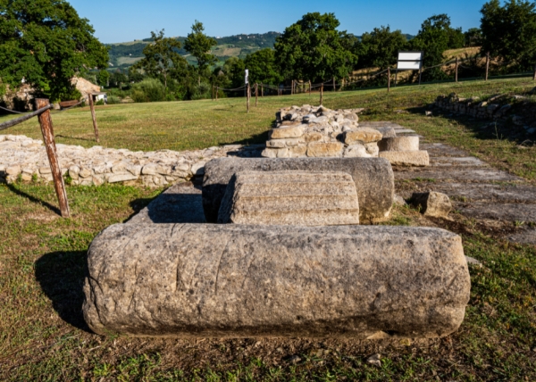 The Marche’s La Cuma archaeological area: tours, events and shows