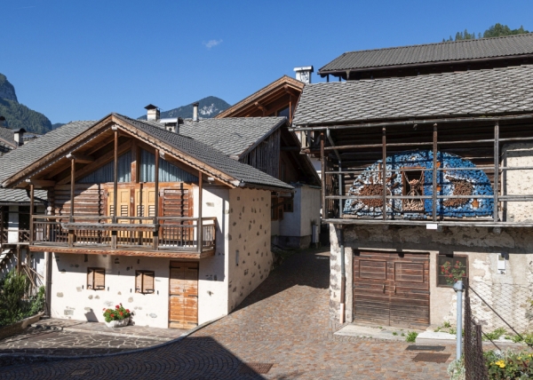 Trentino’s Mezzano di Primiero. Log art, bells and a music festival 