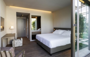 Hotel Promessi Sposi and Casa sull’Albero on Lake Como for business stays